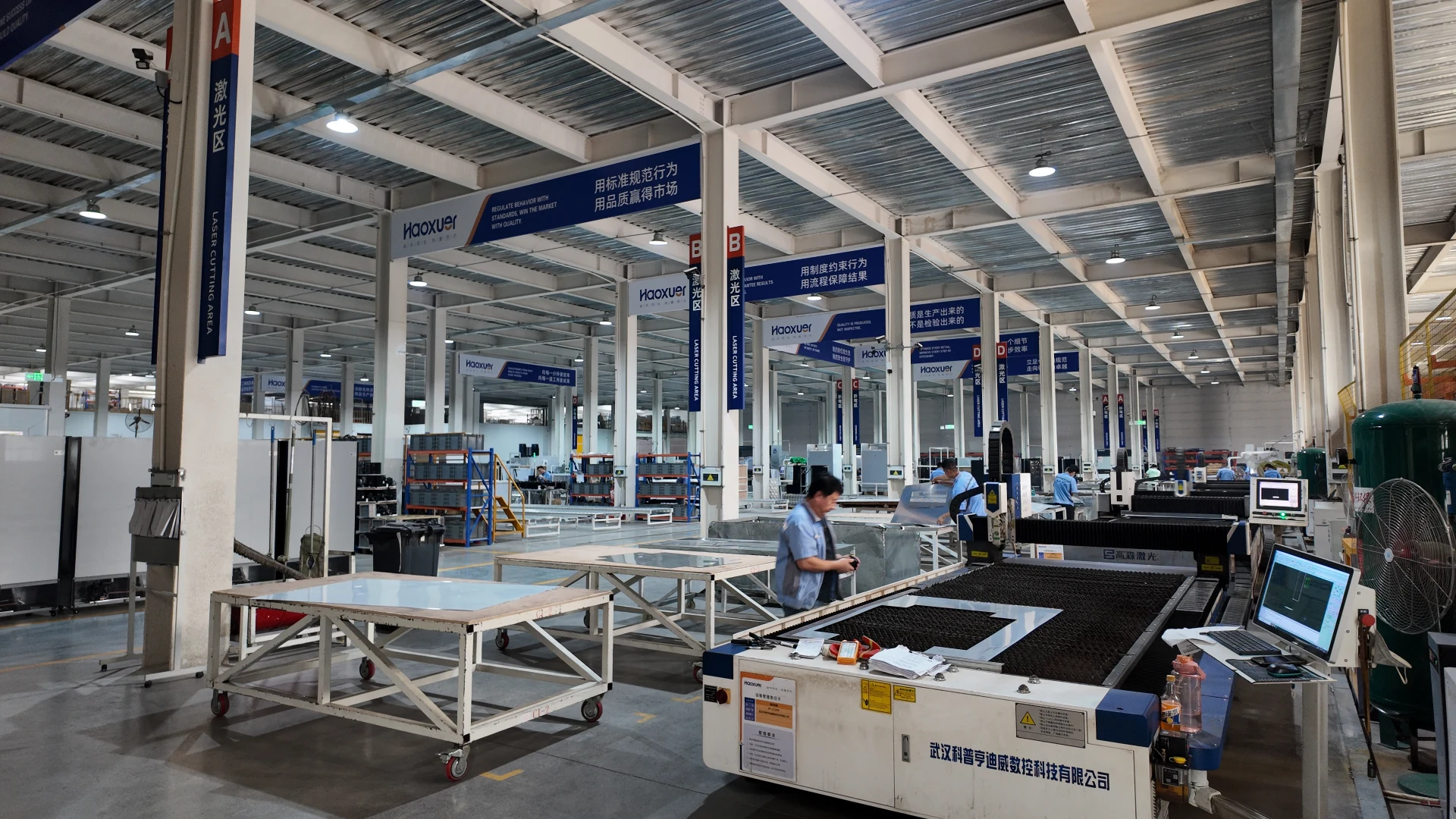 生产研发与激光加工现场